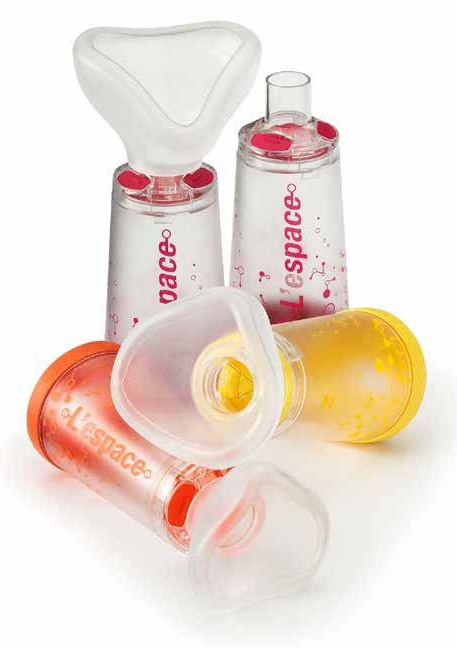 CAMERA DISTANZIATRICE PER EROGATORI SPRAY PREDOSATI L'ESPACE 220ML PEDIATRICO SPAZIO MORTO 49ML CON MASCHERA VALVOLA INSPIRAZIONE 2 VALVOLE ESPIRAZIONE CODICE COLORE GIALLO - Farmacia De Pasquale